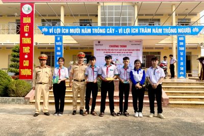 TUYÊN TRUYỀN, PHỔ BIẾN PHÉP LUẬT VỀ AN TOÀN GIAO THÔNG VÀ HƯỚNG DẪN KĨ NĂNG LÁI XE AN TOÀN