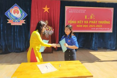 Bàn giao học sinh về địa phương
